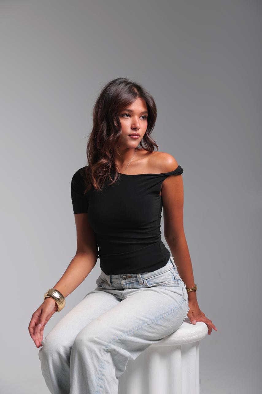 Twist Shoulder Top - Black