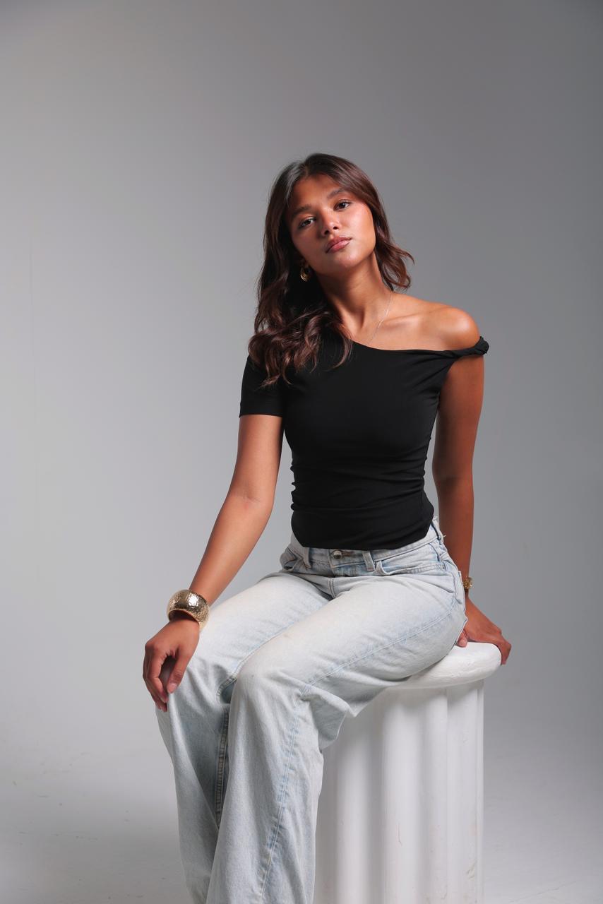 Twist Shoulder Top - Black